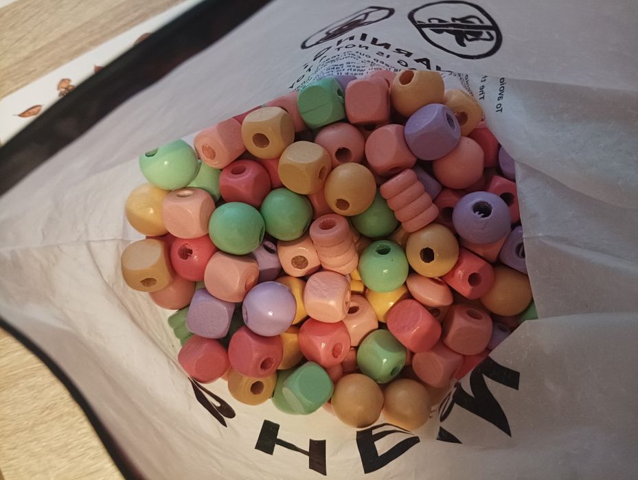 Duże drewniane koraliki