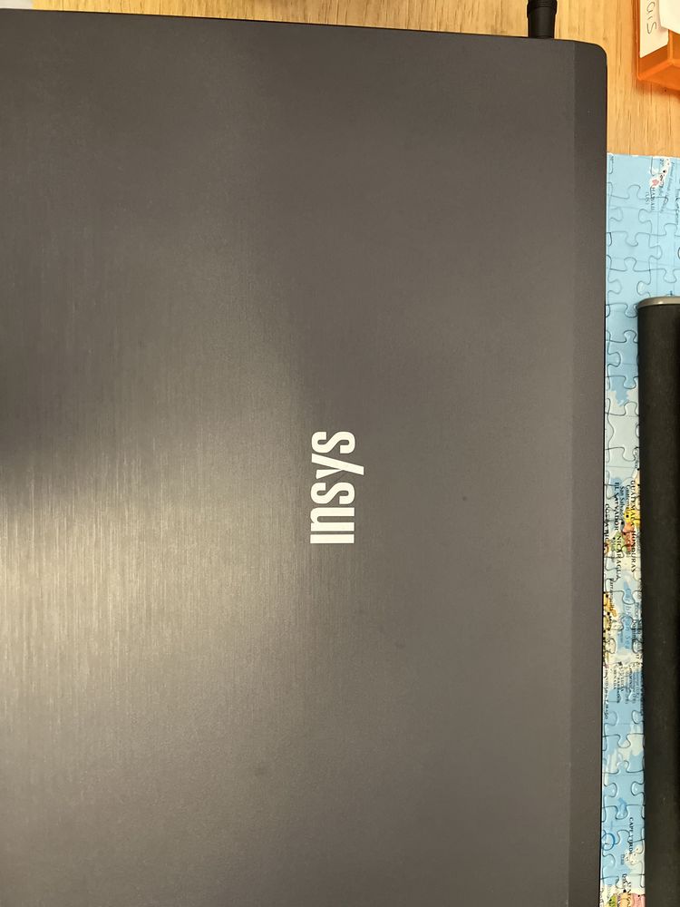 Portátil Insys W650DC para peças ou arranjarem
