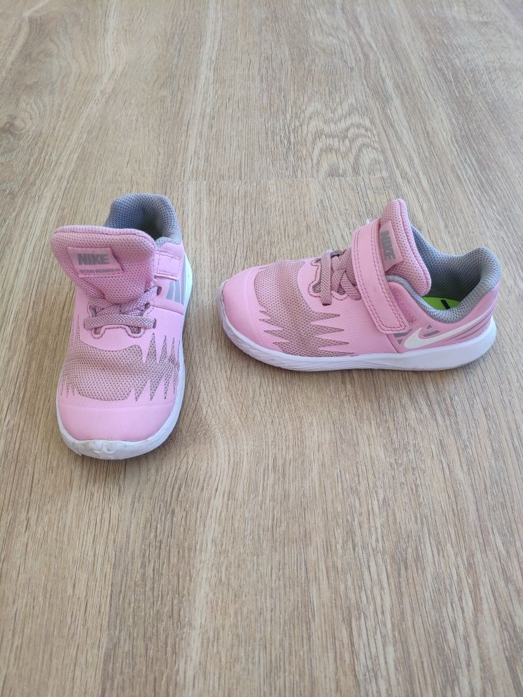 Buty Nike różowe dla dziewczynki r.25 14cm