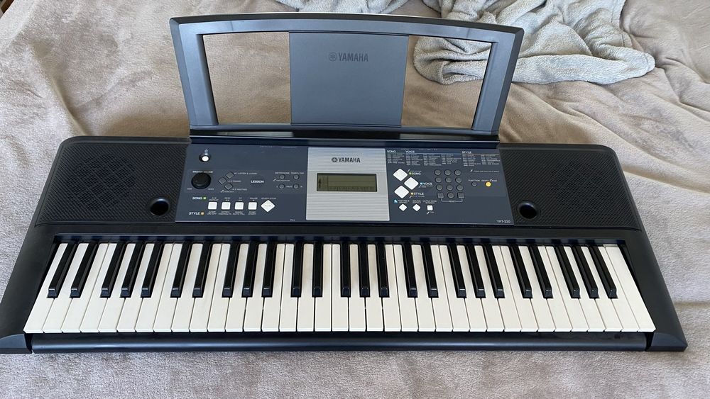 Teclado Yamaha + Suportes