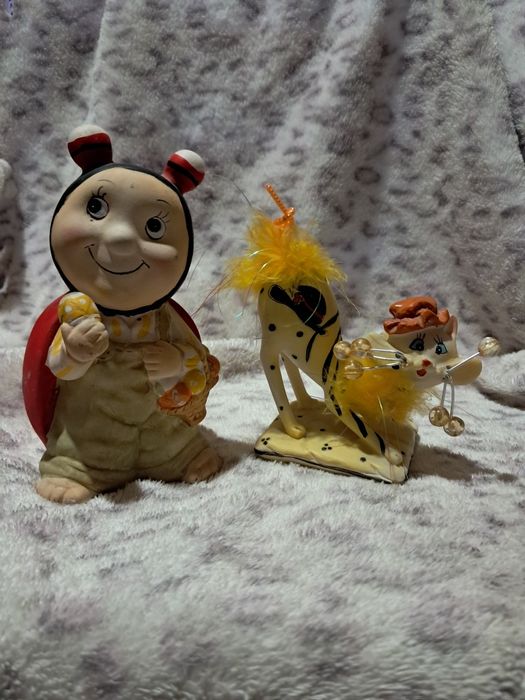 Статуэтки собачек и другие.