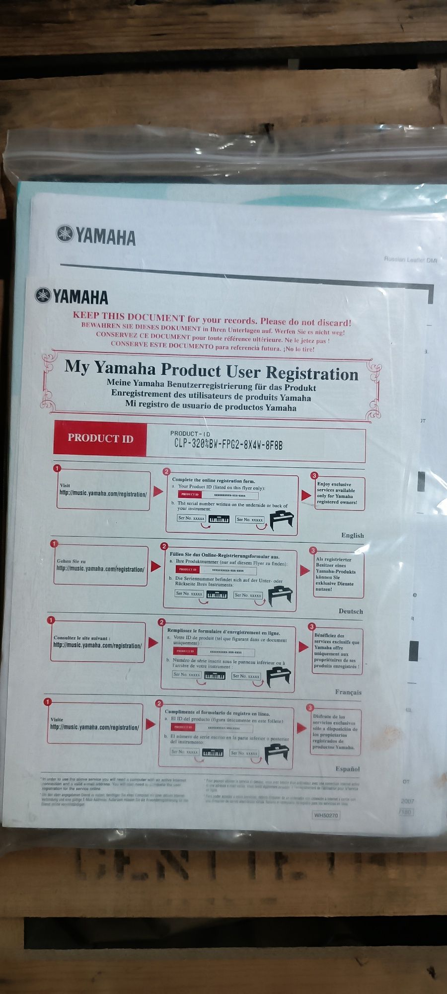 Piano Yamaha  com estrutura e banco