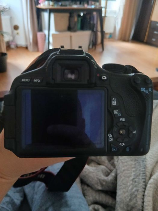 Canon EOS 600D + obiektyw 18-135.
