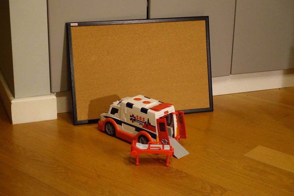 Karetka z noszami światło i dźwięk.