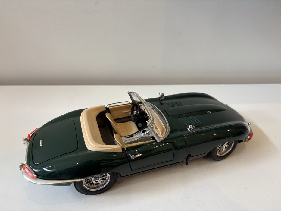 Model Jaguar E Type 1:18 BBurago Burago (maisto welly)