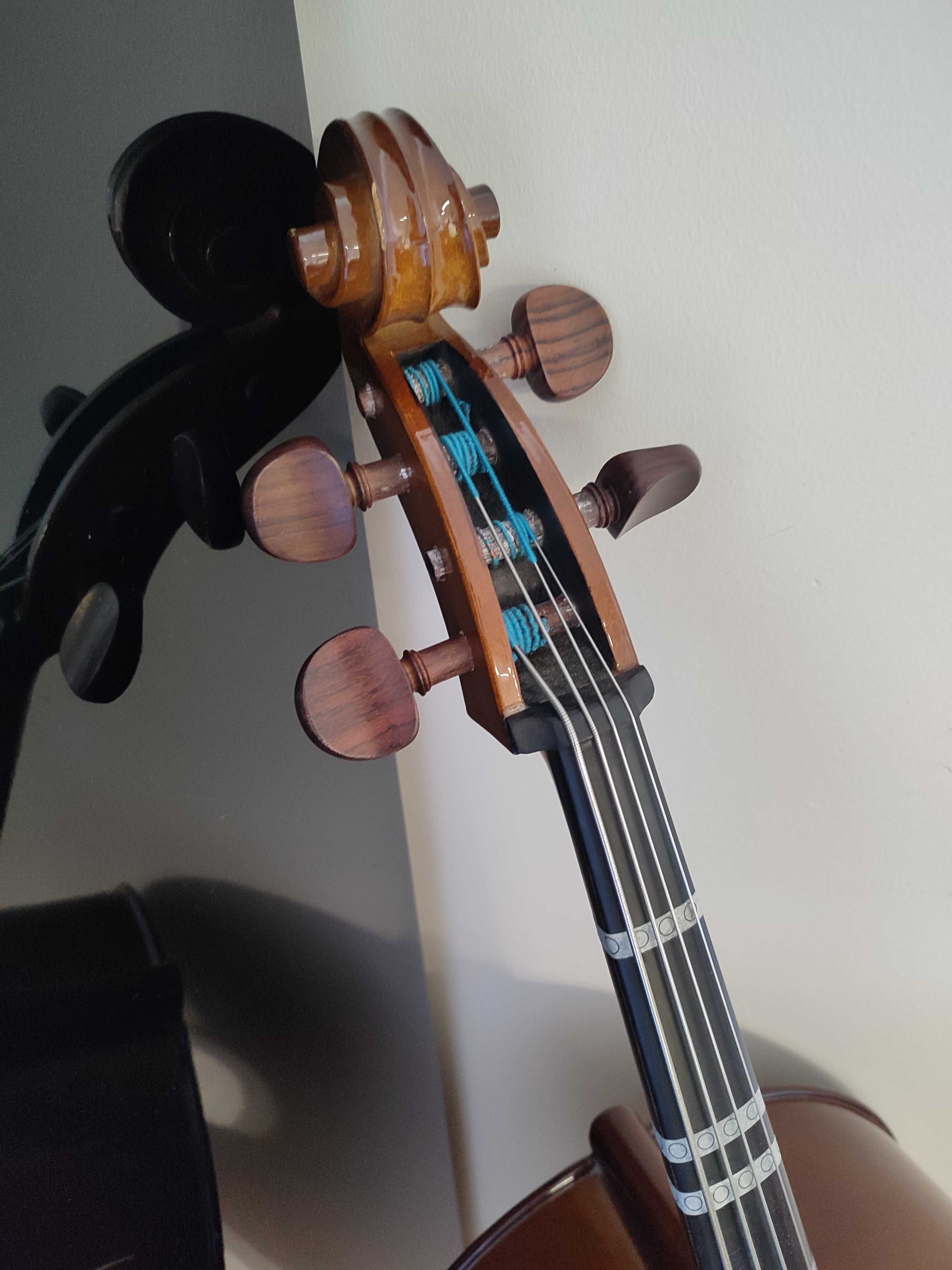 Violoncelo Stentor 1/8 com arco e saco, em muito bom estado