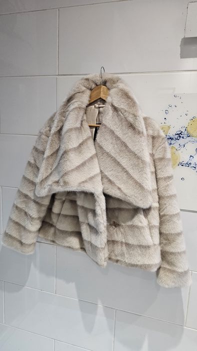 Nowa z metką futerko