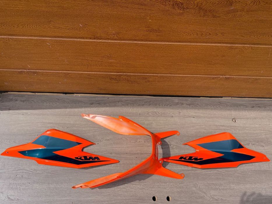 części ktm 1290 super duke r 20-24r owiewka bok set stacyjka