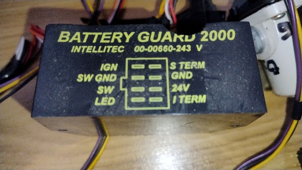 Реле силове з електронним керуванням/масса/ BATTERY GUARD 2000