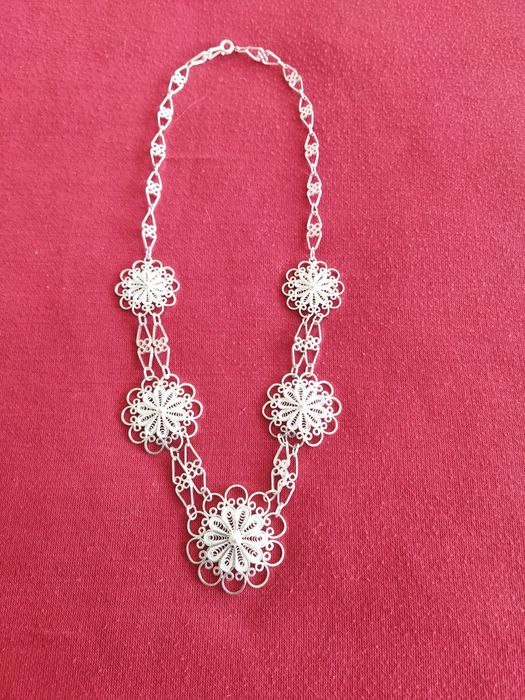 Женское серебряное колье