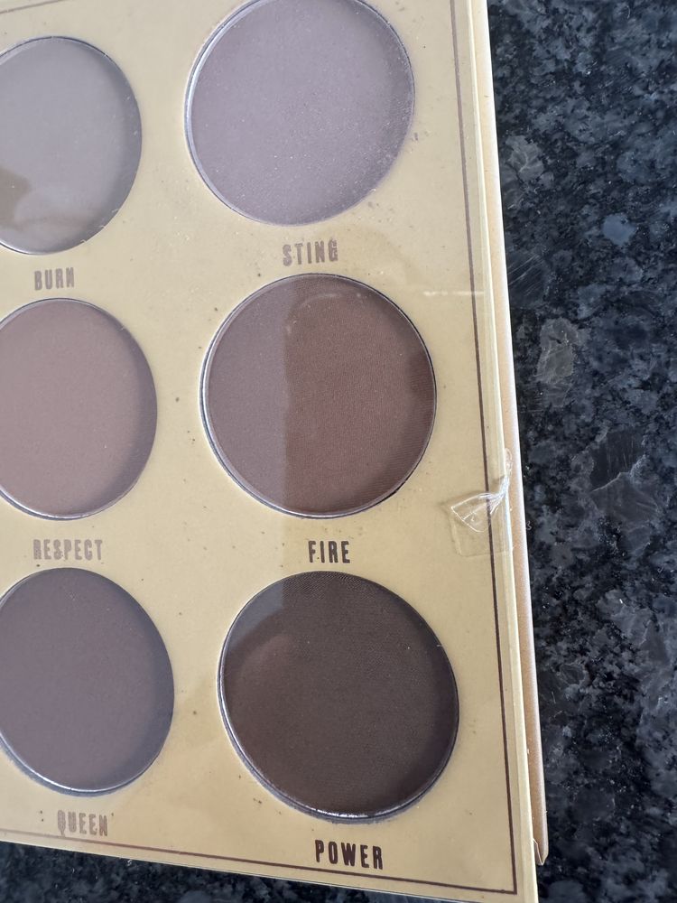 Paleta do konturowania twarzy Throw Shade Makeup Obsession