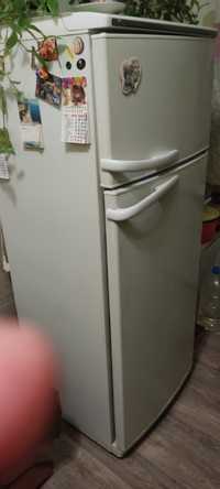 Холодильник на запчасти Атлант , компрессор