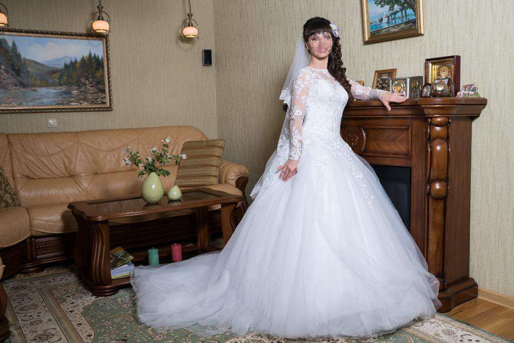 Ексклюзивна весільна сукня, розмір 42