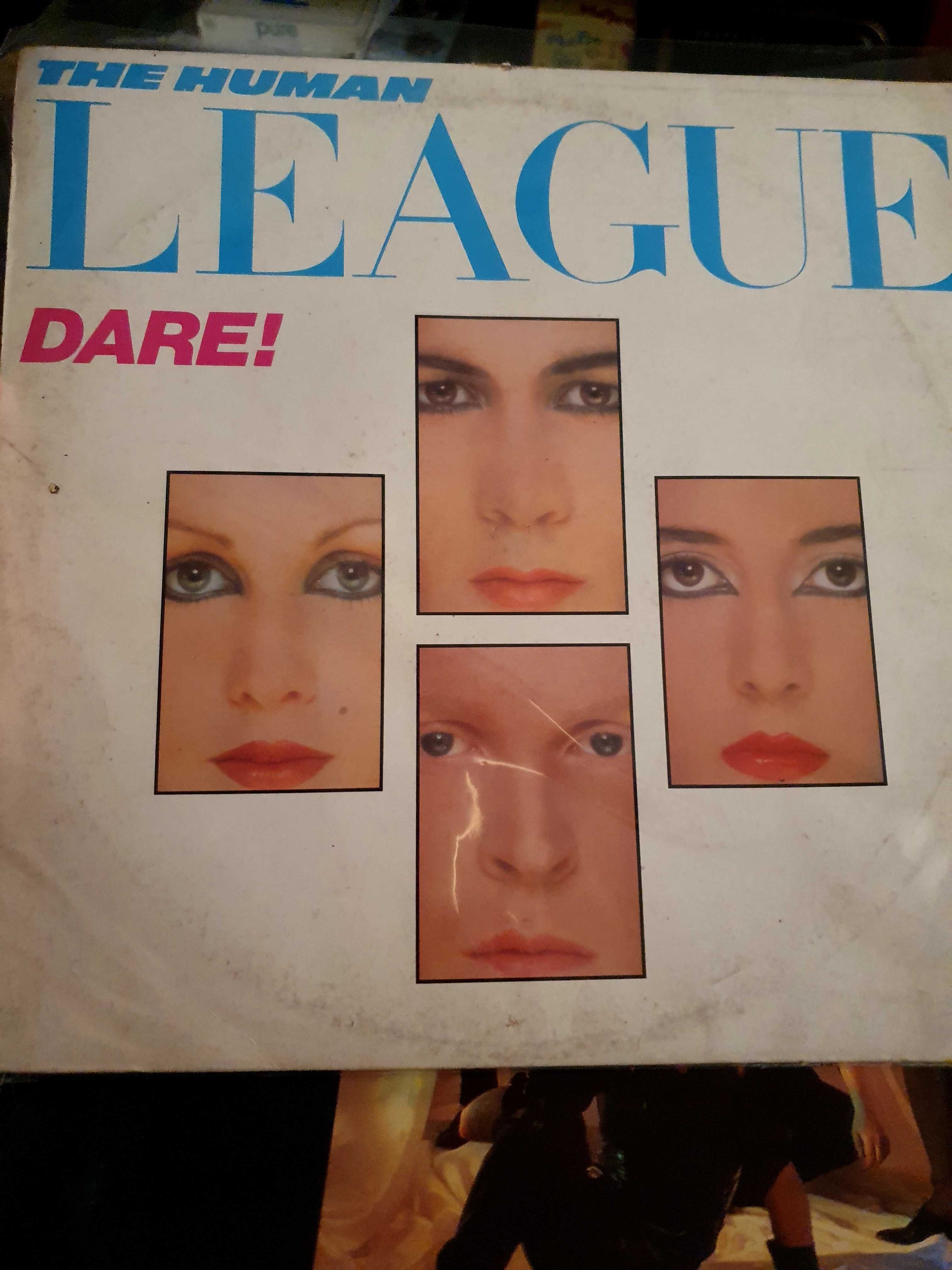 Human League 
Classix Nouveau 
Moody blues 
Clif Richard 
Neil Diamond