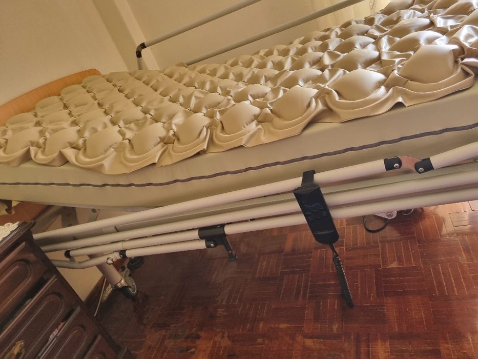 Vendo Cama Articulada elétrica JMS c/ colchão anti escaras