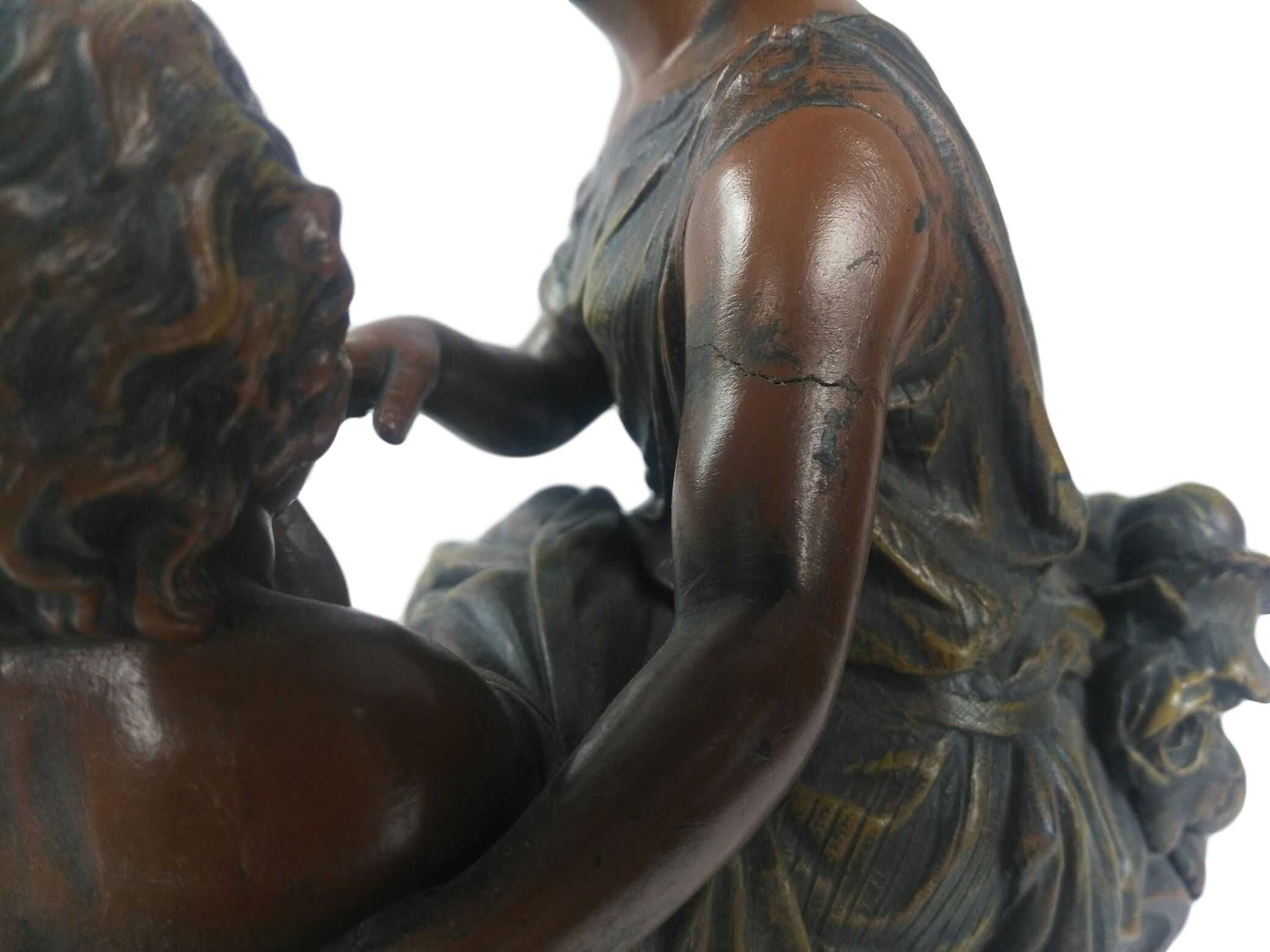 „Matka z Synem – Rzeźba figura o Niezwykłej Urodzie”