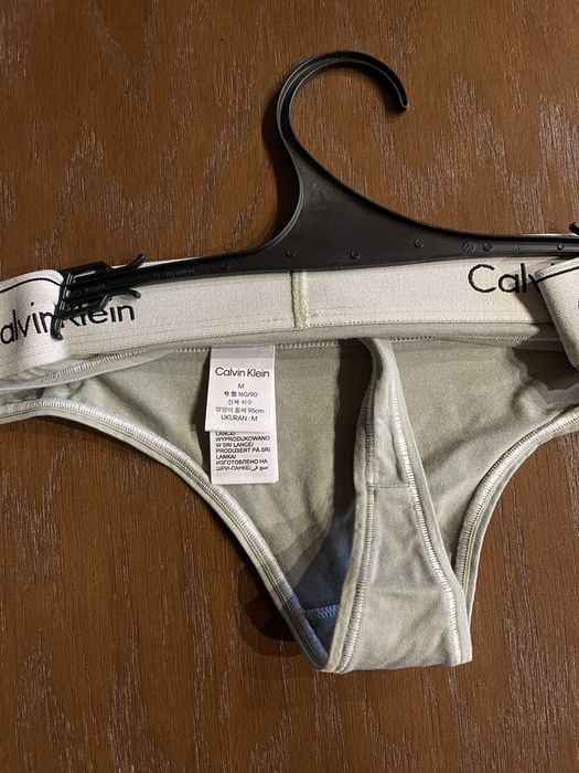 Stringi damskie Calvin Klein r. M