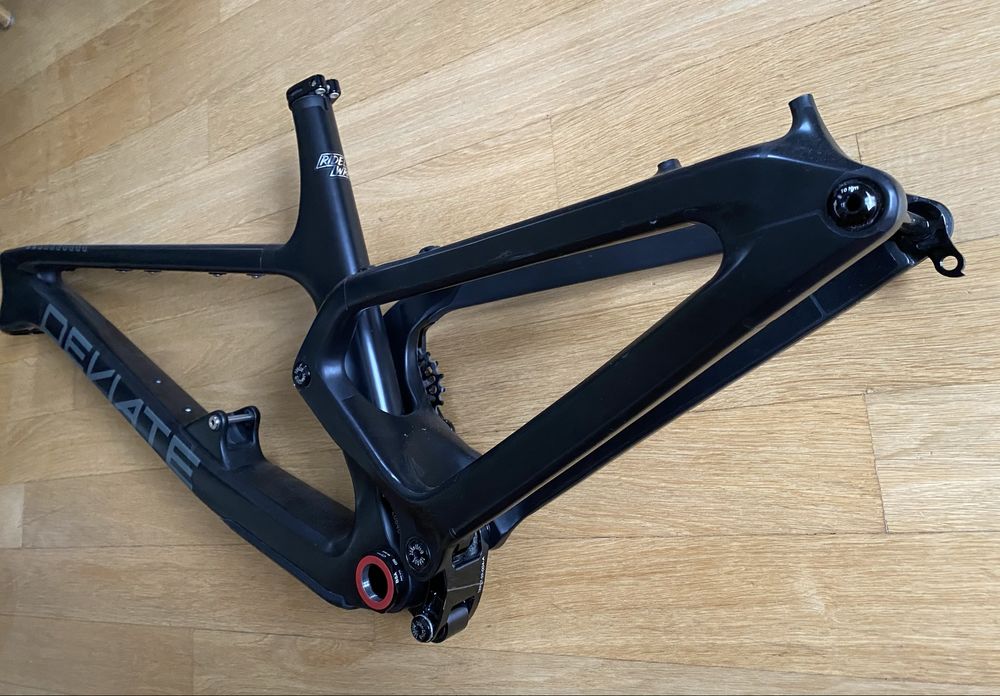Deviate Highlander rama 150 HighPivot 29" Large Enduro Trai Carbon