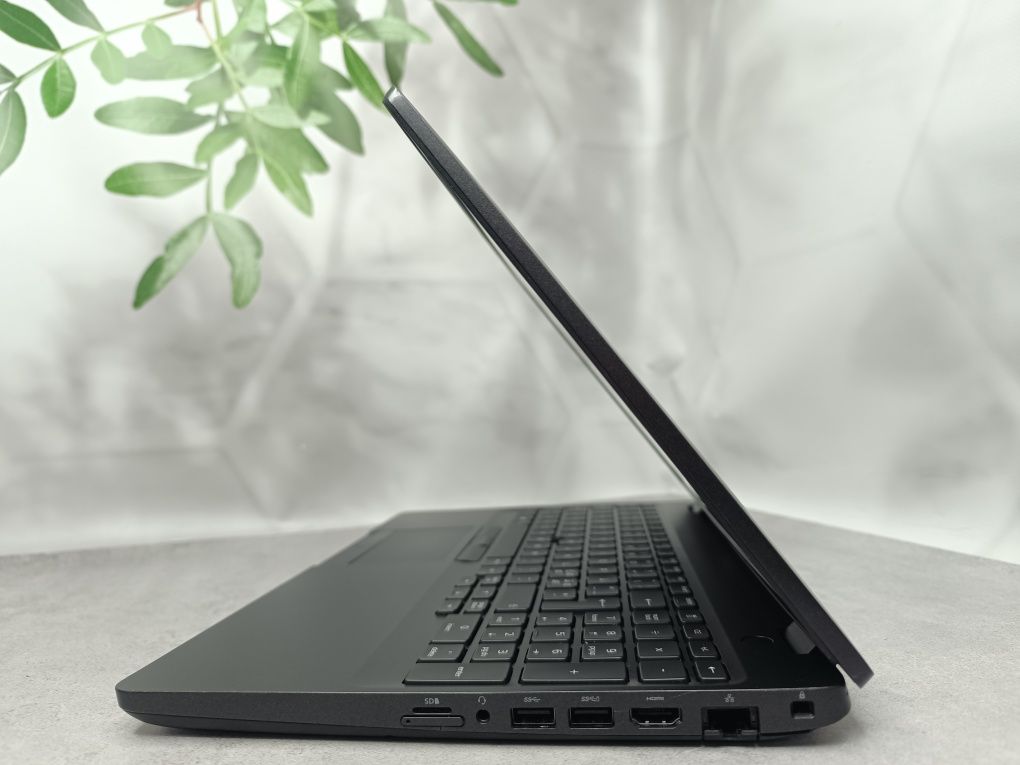 GeForce MX150 2GB/Dell Latitude 5501/i5-9400H/16/SSD 256/15.6"/Full HD