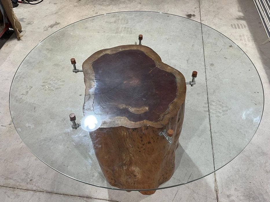 Mesa única em tronco de madeira - Rara