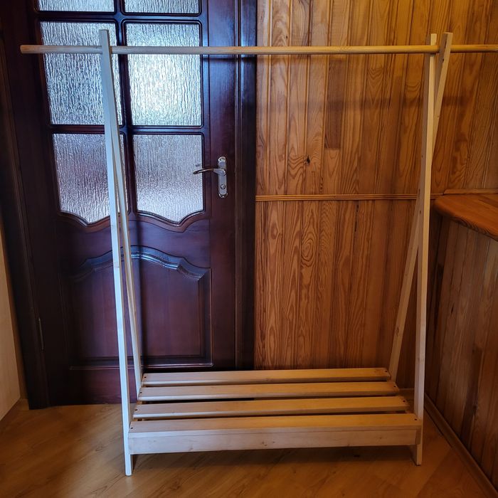 Стійка,вішак для одягу деревянна