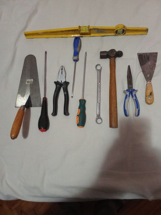 Faço Reparações ou Arranjos em habitações .