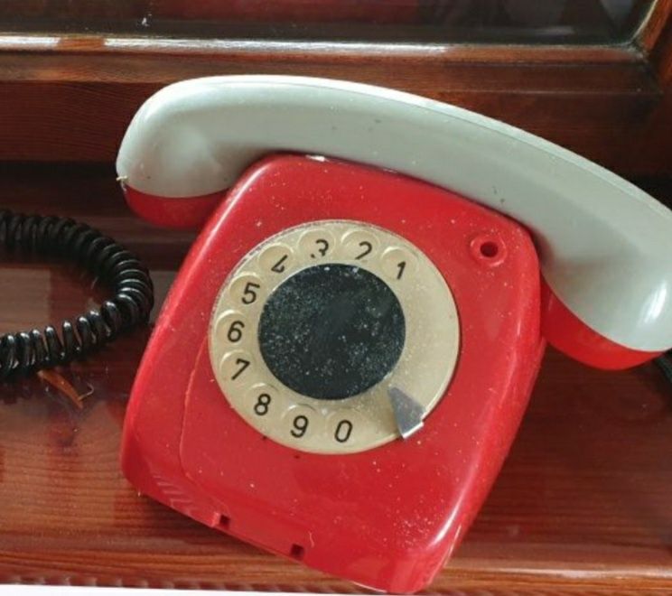 Telefon czerwony retro PRL