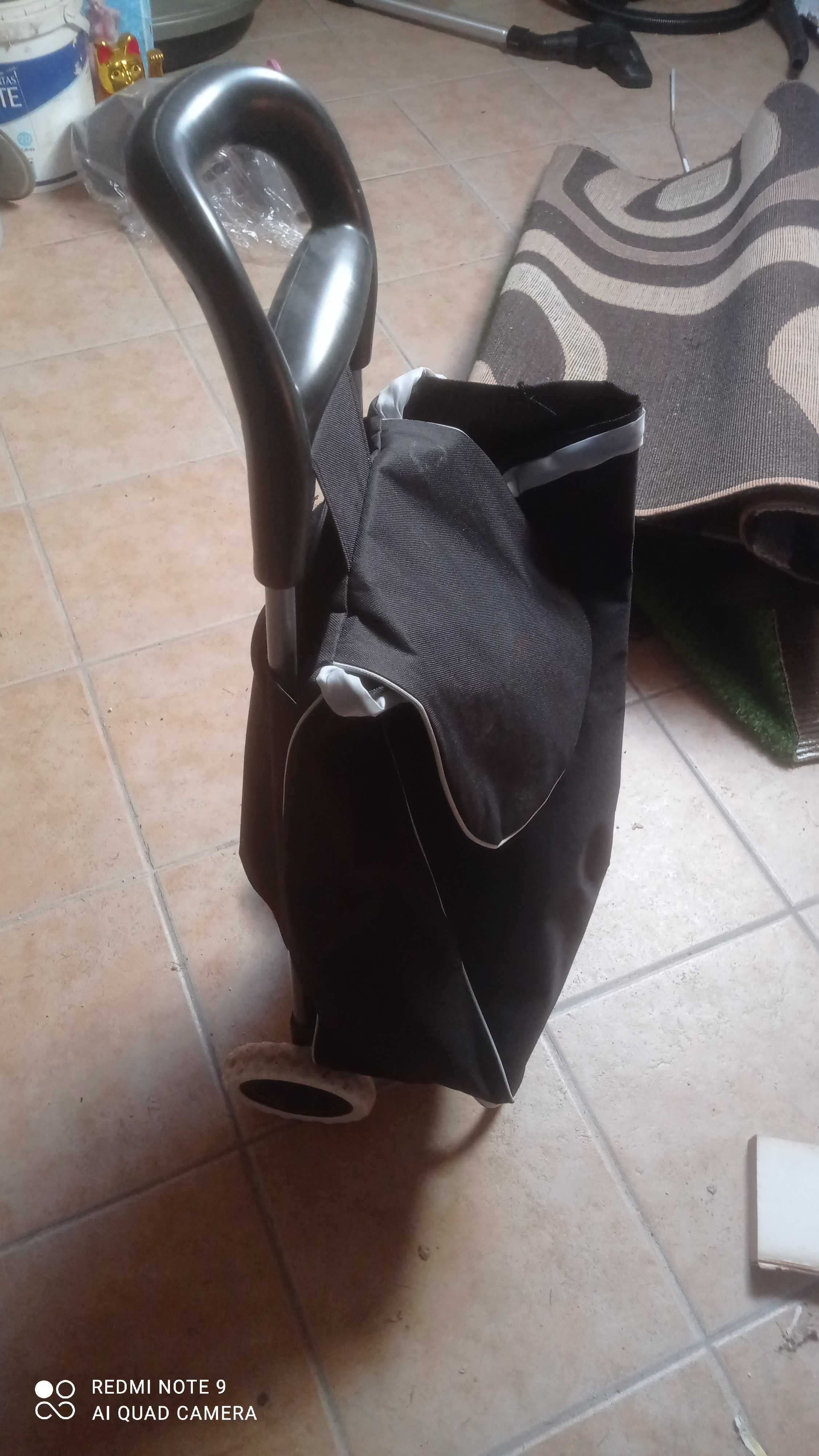 Mala com rodas para fazer compras