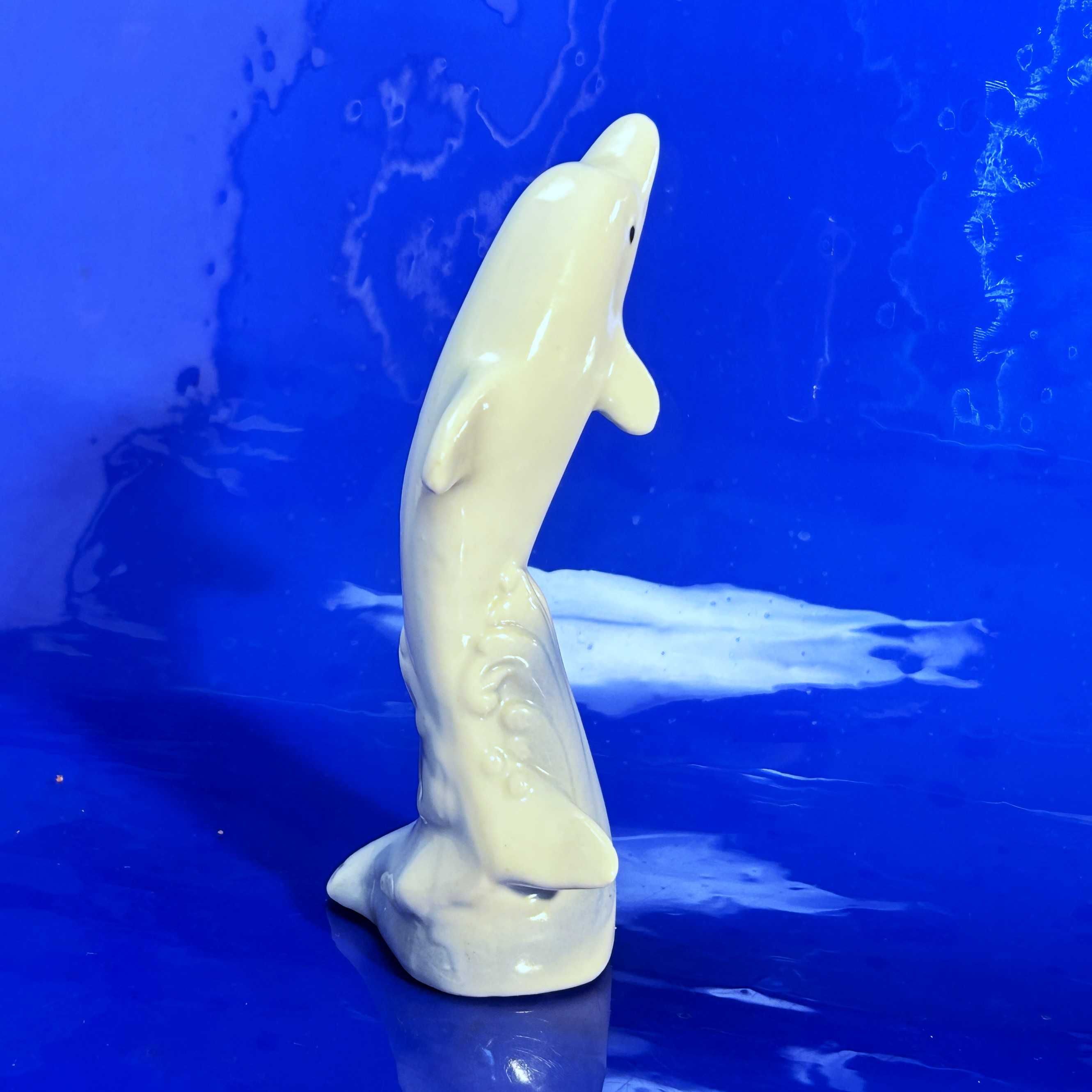 Figurka delfin. Porcelana, szkliwiona zdobiona, kolekcjonerska