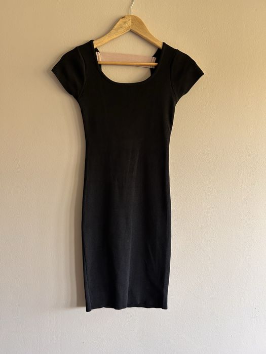 Czarna dopasowana sukienka damska w prążki rozmiar S M