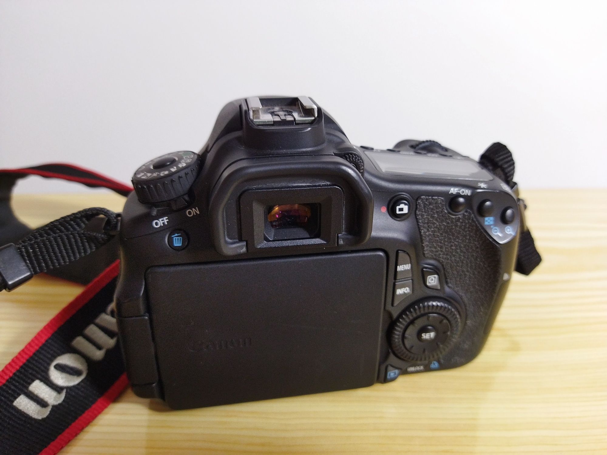 Canon Dslr 60D, como nova, carregador e bateria Canon