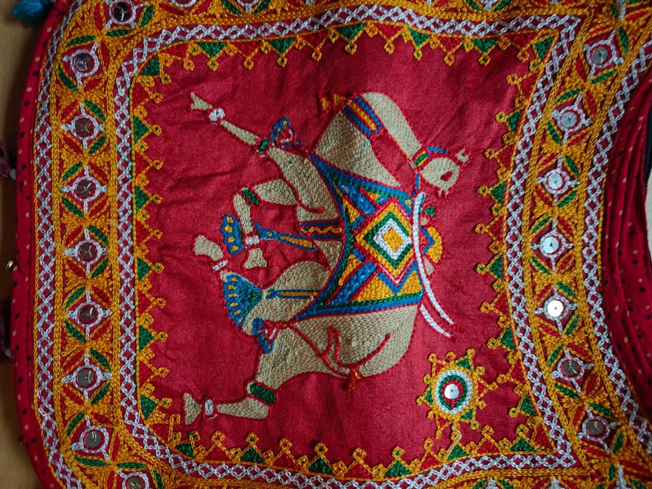 Etniczna torba indyjska z motywem wielbłąda