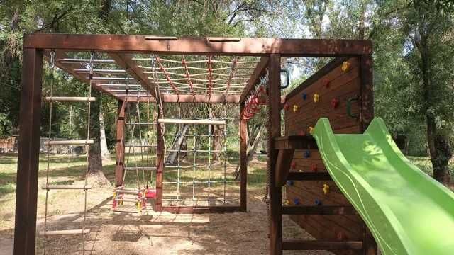 PARQUE INFANTIL, REDE DE CORDAS, PEDRAS DE ESCALADA, ESCADA DE MACACO.