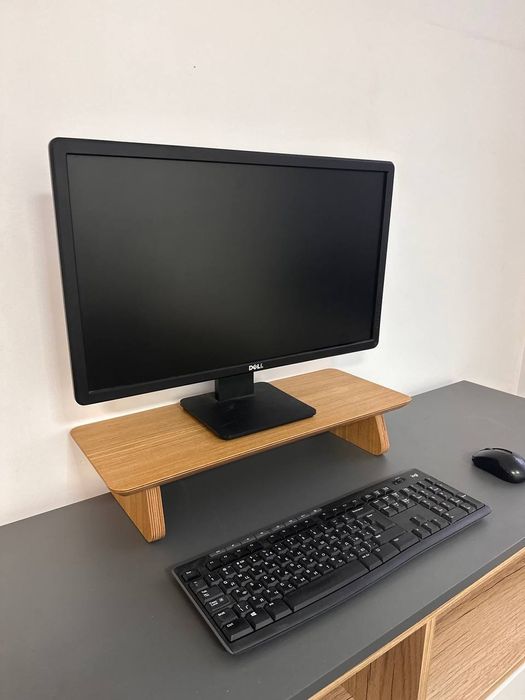 Дерев'яна підставка під монітор.