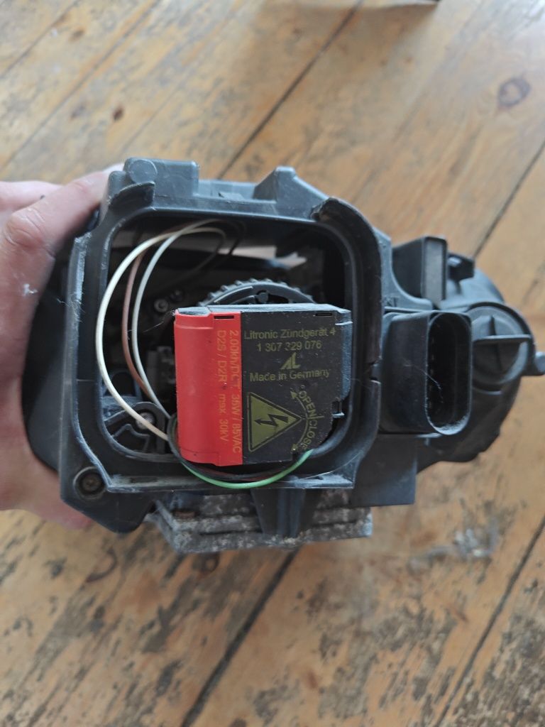 Lampy przód komplet Xenon Audi 03-08