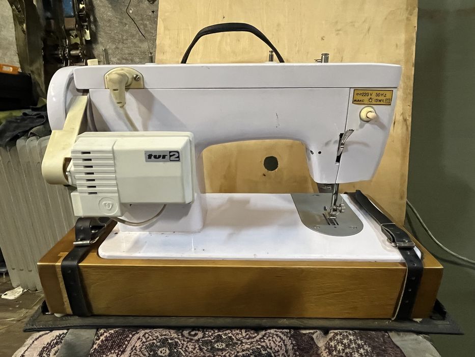 Продам Швейна машинка чайка 132 М