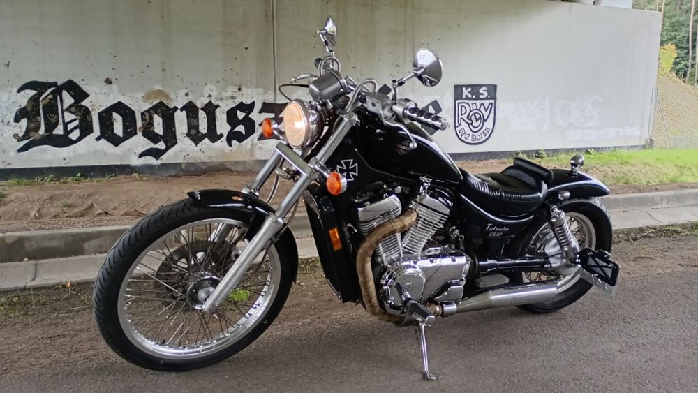 Suzuki Intruder vs 800 Bobber