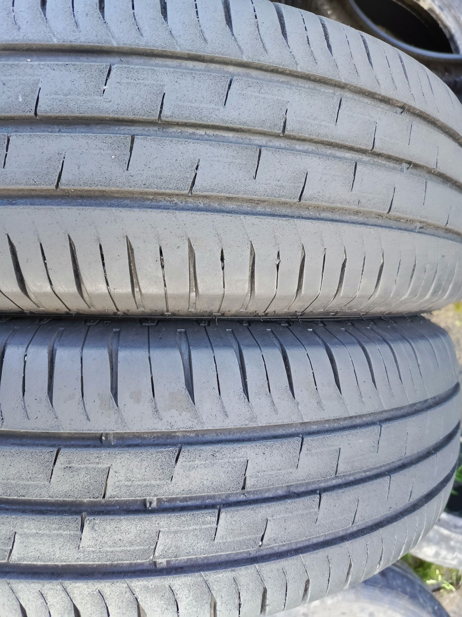 Sprzedam prawie nowe opony 195 r14C