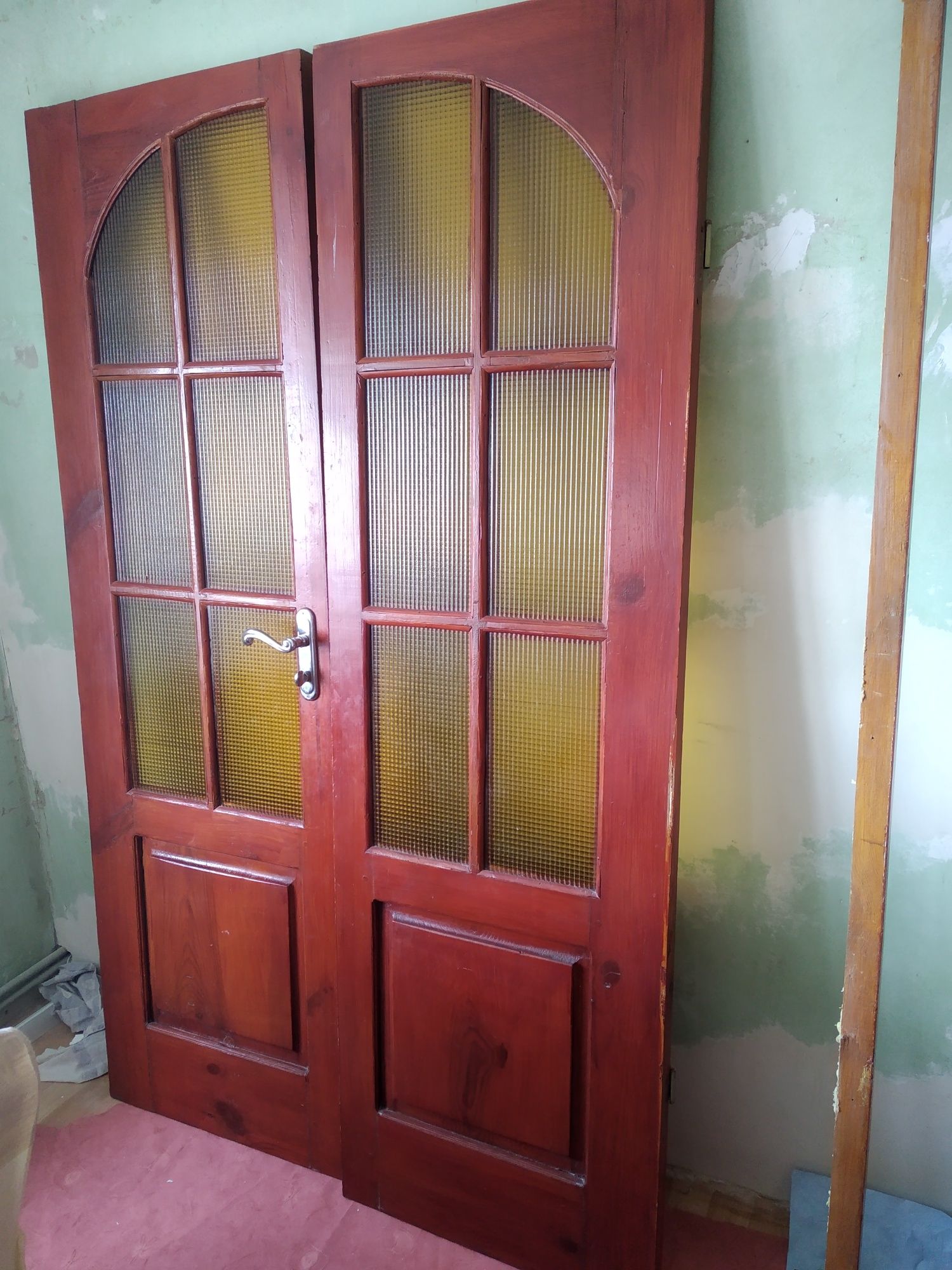 Продам деревянные двери б/у 800 грн