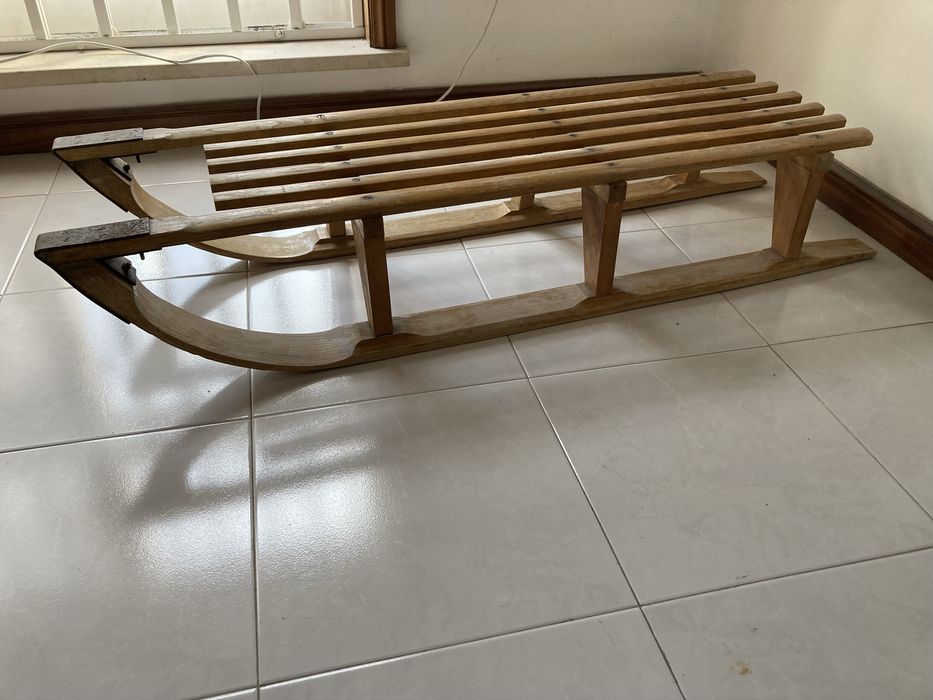 Trenós de madeira antigos