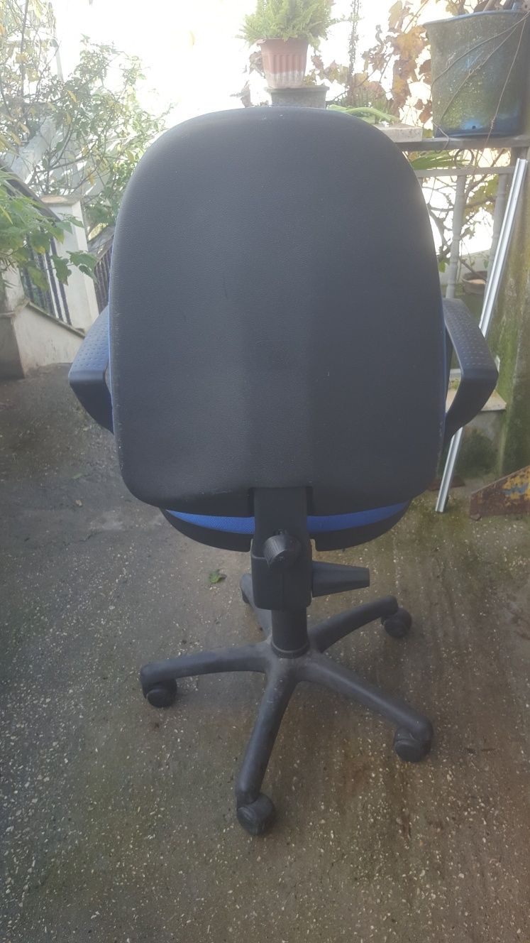 Cadeira  para escritório  ou para estar  ao computador