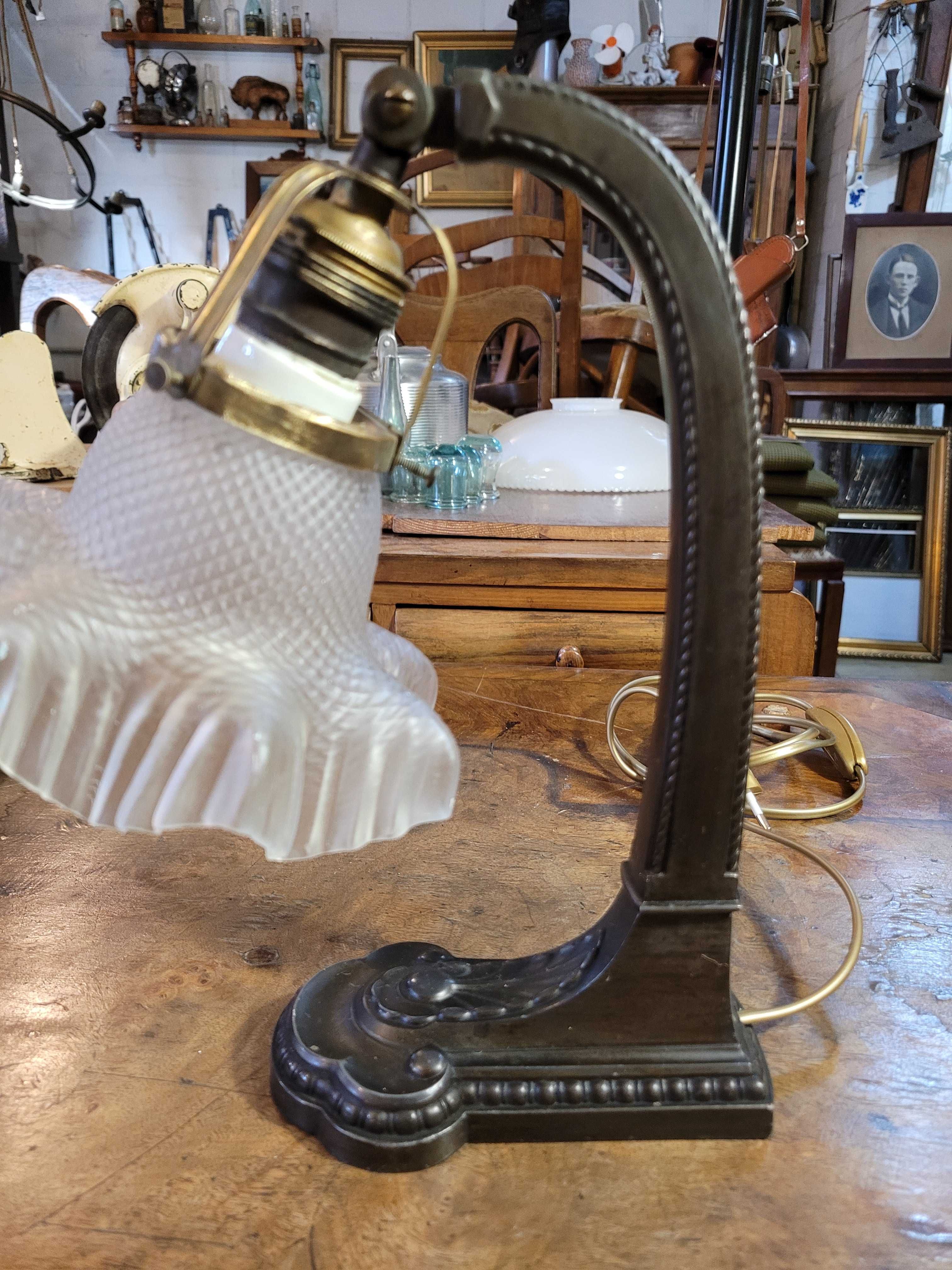 Stara przedwojenna lampka stolikowa