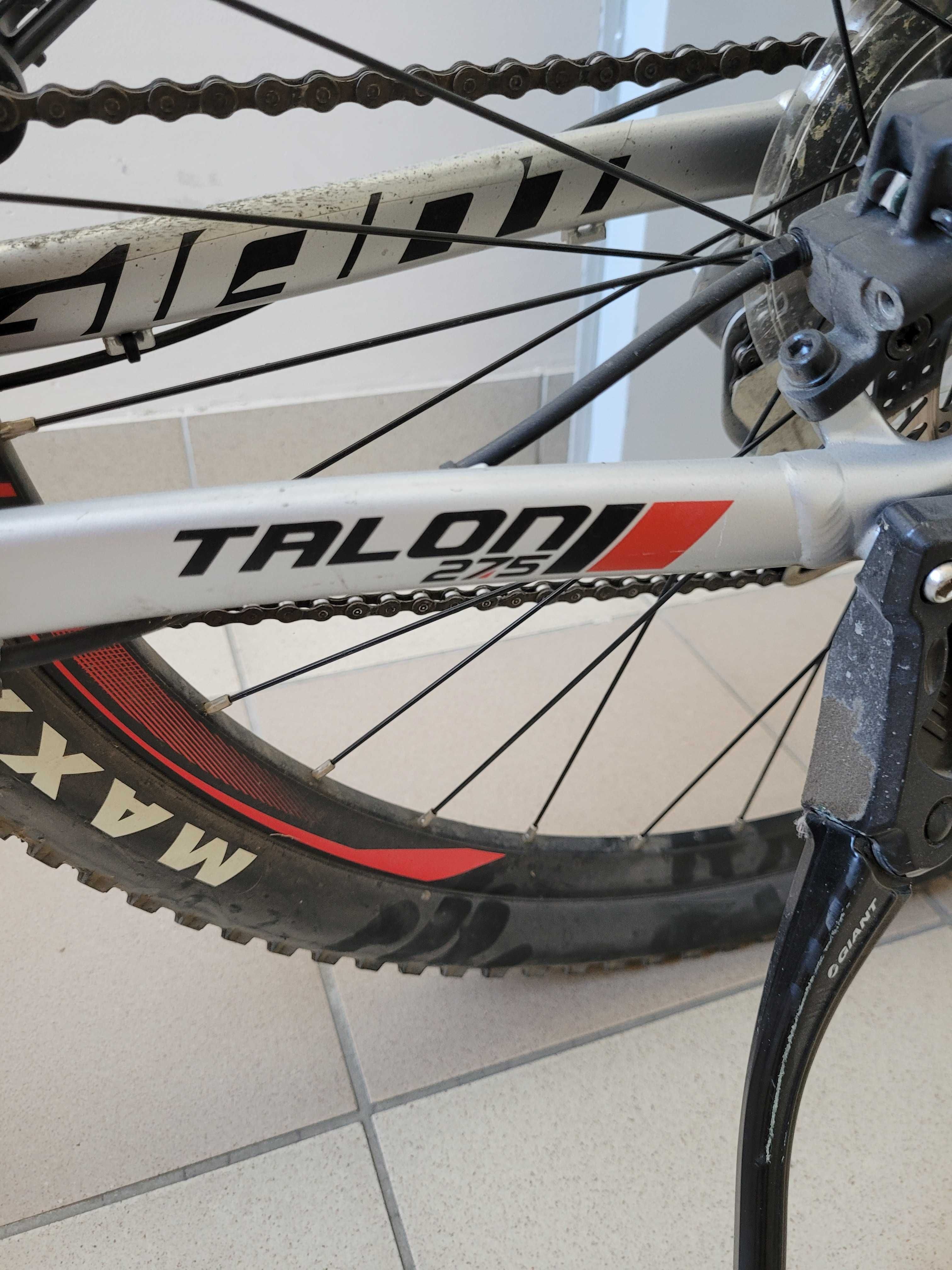 MTB Giant Talon 3 2018, koła 27.5 cala, srebrny z czerwonymi akcentami