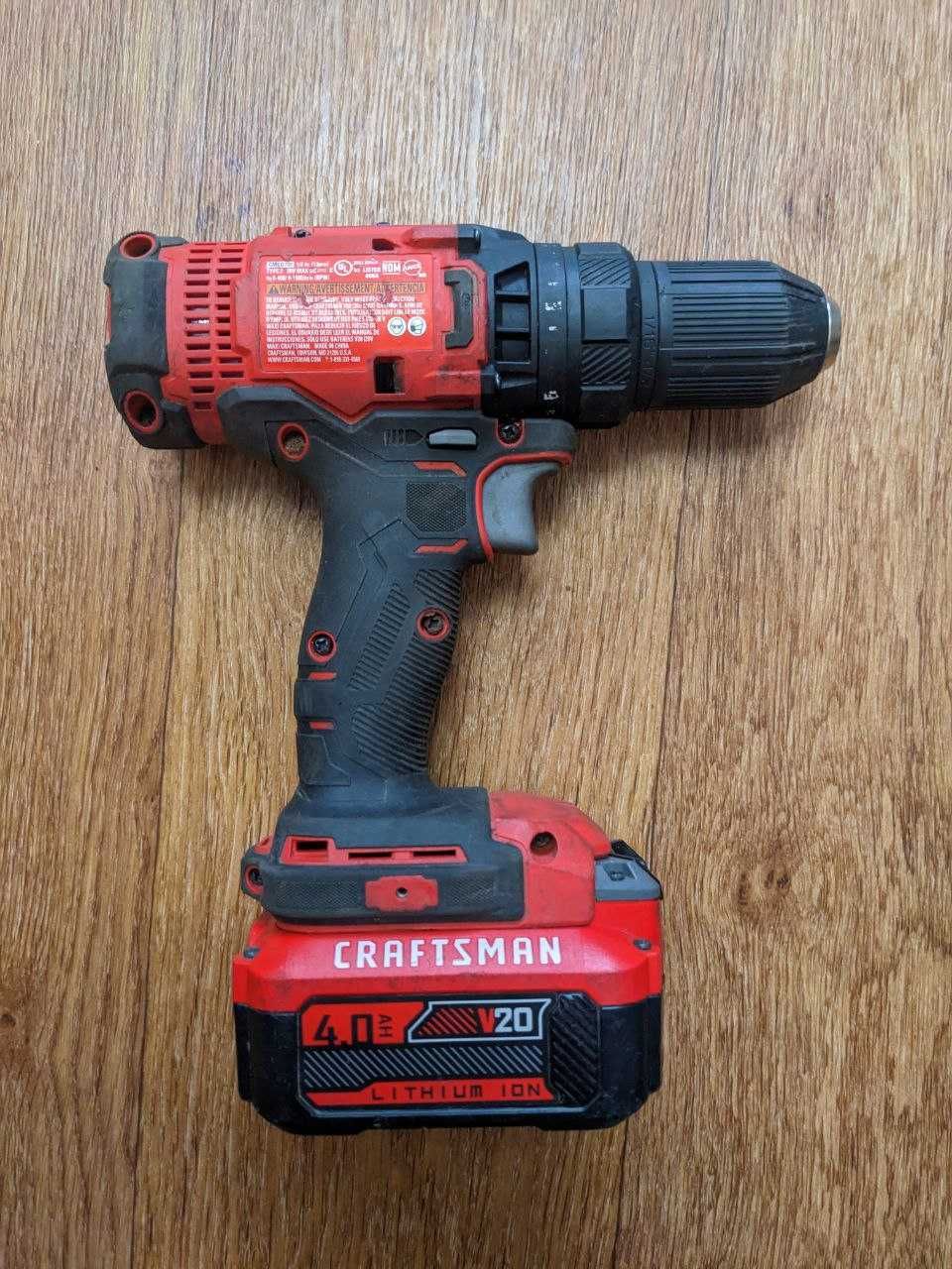 Аккумуляторная дрель-шуруповерт Craftsman CMCD700 20V с комплектом
