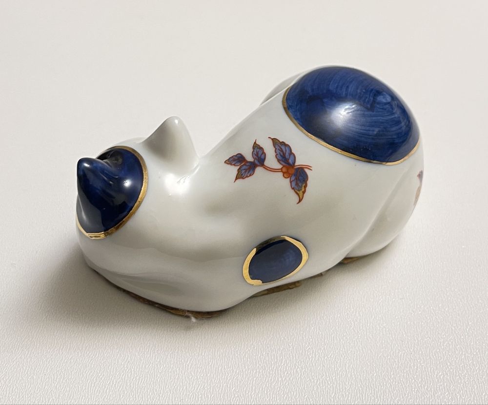 Stara figurka porcelanowa vintage śpiący kot