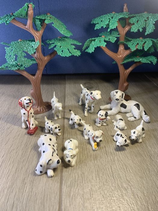 Іграшкові фігурки. Собаки.