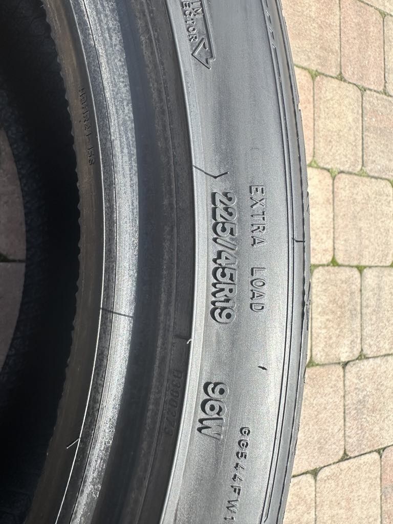 Sprzedam letnie opony 225/45 r 19