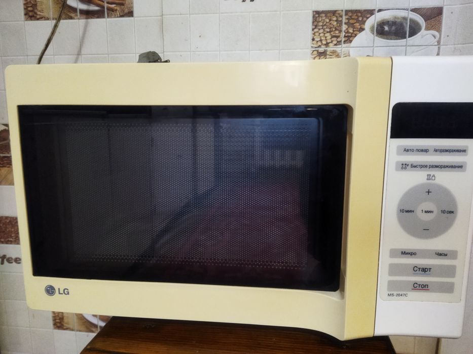 Мікрохвильова піч LG MS-2047C під ремонт або на запчастини