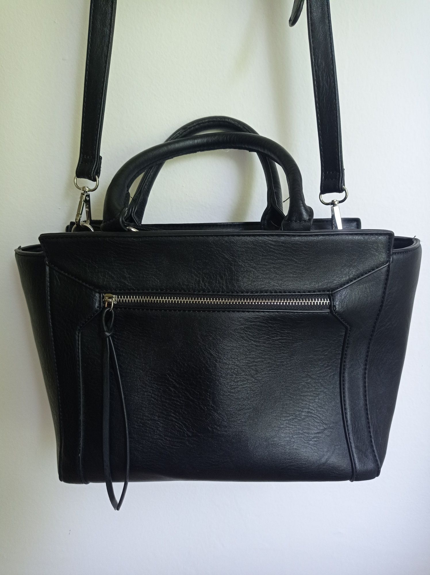 Czarna Torebka Tote MIDI Stradivarius