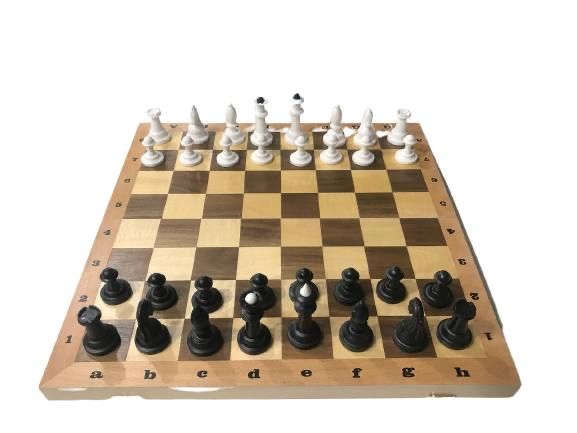 Деревяна доска для шахів та шашок